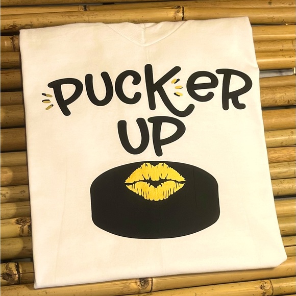 Small Vneck tshirt “hockey” - Picture 1 of 3